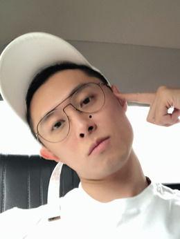 买超个人资料,从草根逆袭到商业巨头的传奇人生